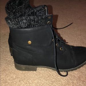 Black combat boots, worn once, great condition